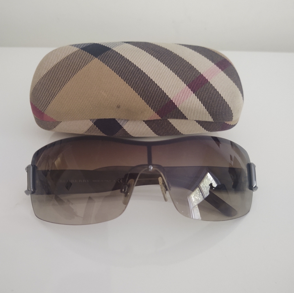 Burberry SUNGLASSES